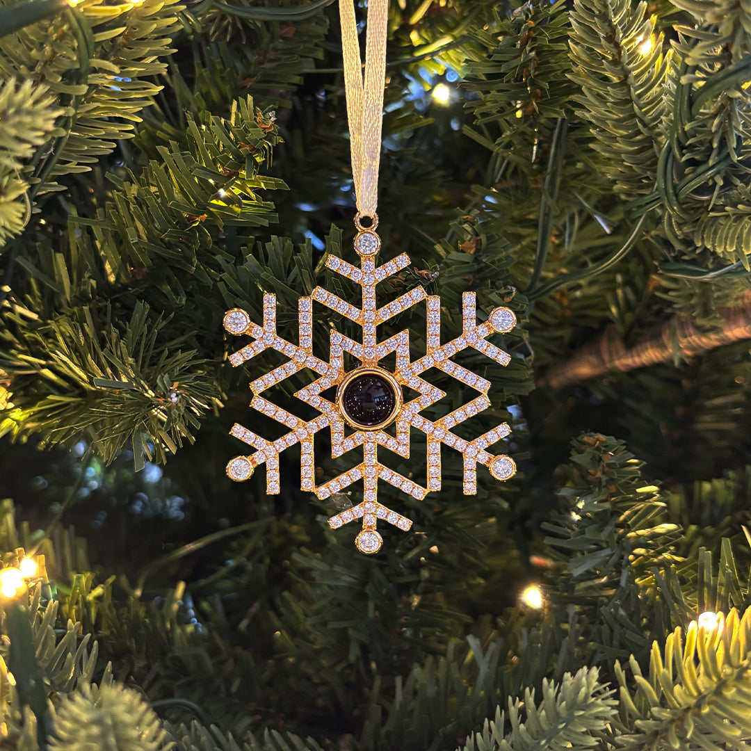 Snowflake-shaped photo ornament gift by Phomora
