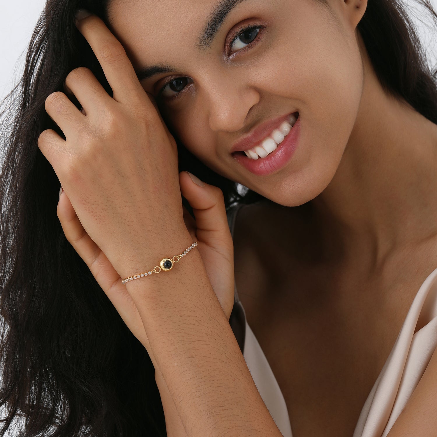 Phomora Treasure Photo Bracelet with personalized projection charm