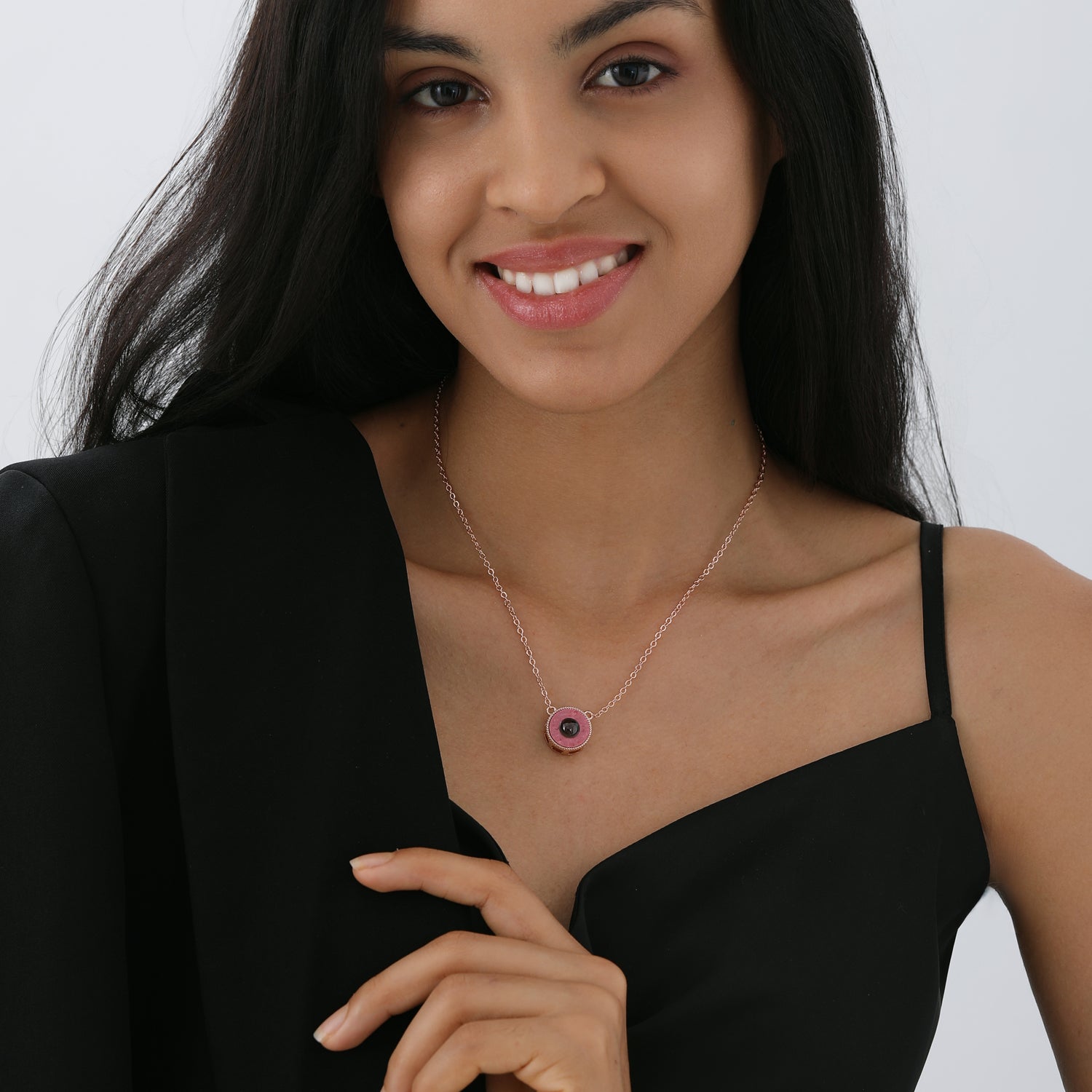 Elegant heart necklace with custom photo projection by Phomora