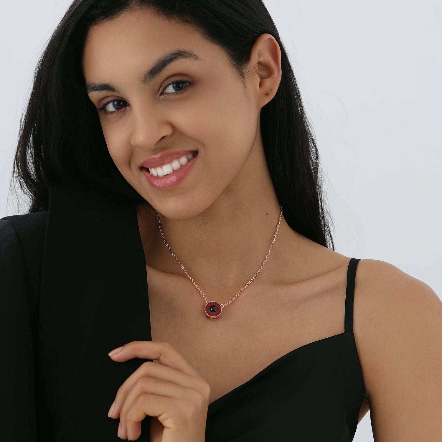 Elegant heart necklace with custom photo projection by Phomora