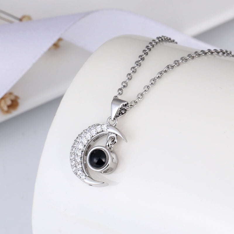 Personalized projection jewelry inspired by moonlight elegance