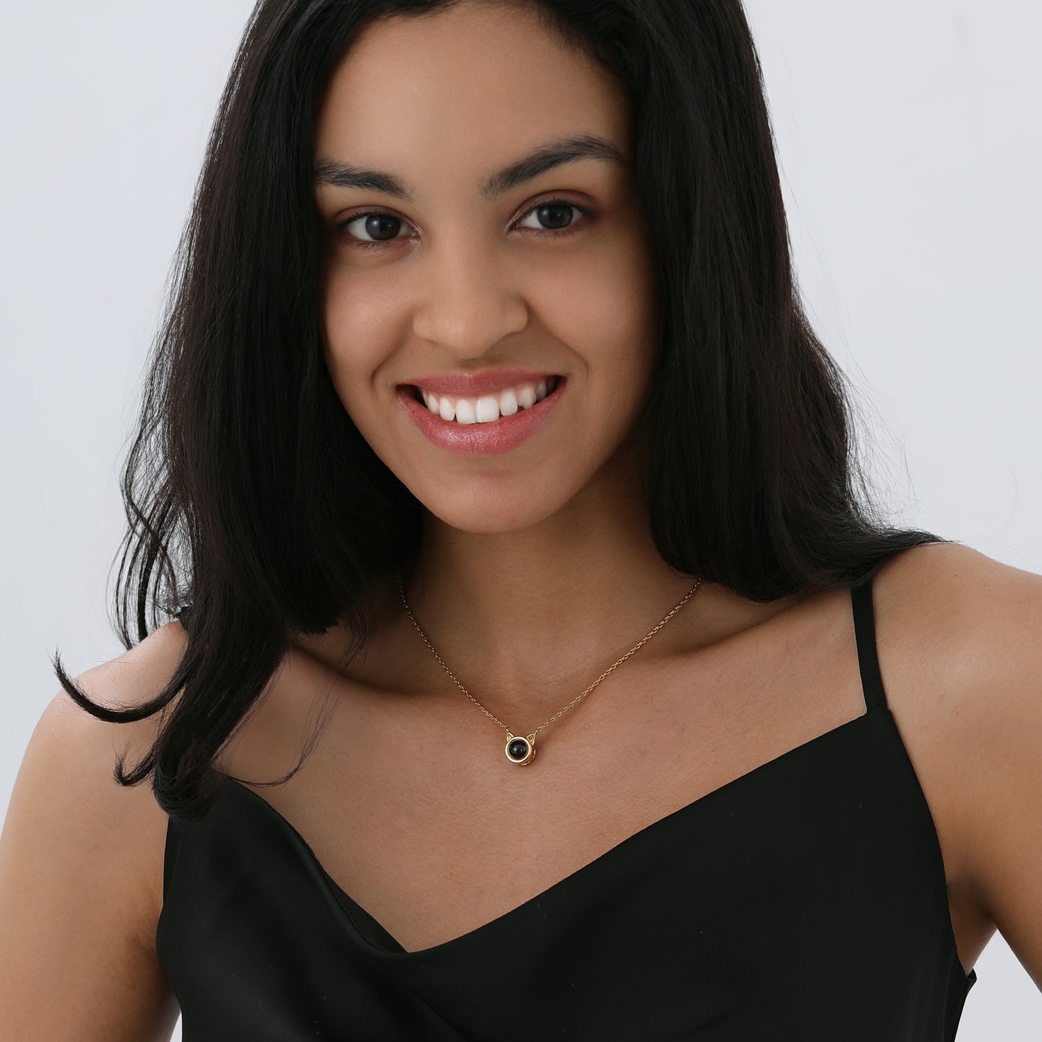 “Custom cat lover photo projection jewelry by Phomora”