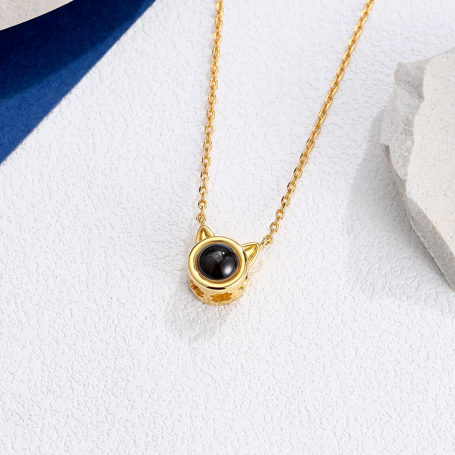 “Custom cat lover photo projection jewelry by Phomora”