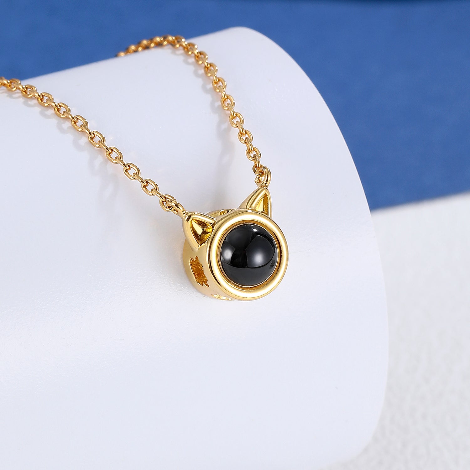 “Personalized pet necklace with photo projection of your cat”