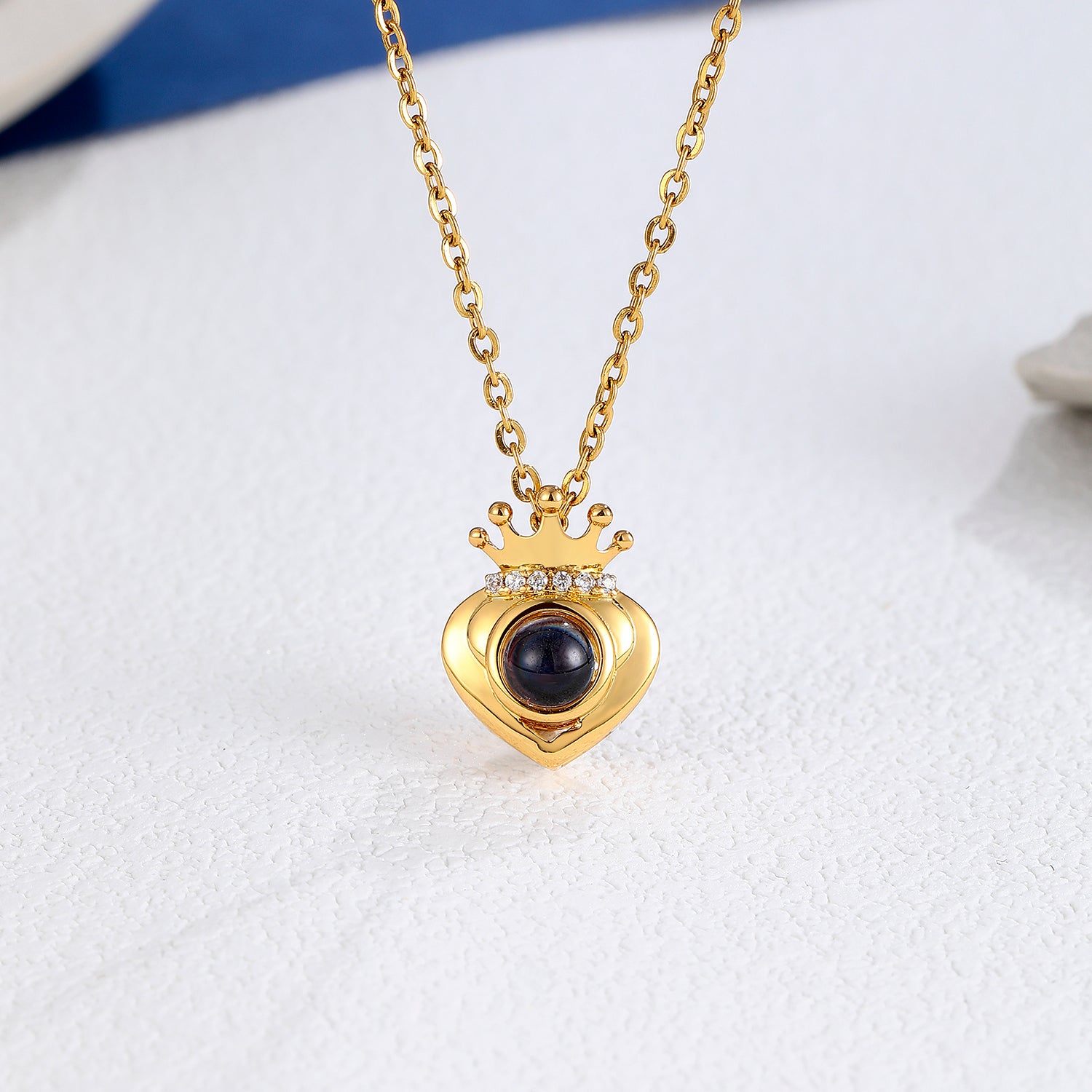 Personalized romantic jewelry gift by Phomora