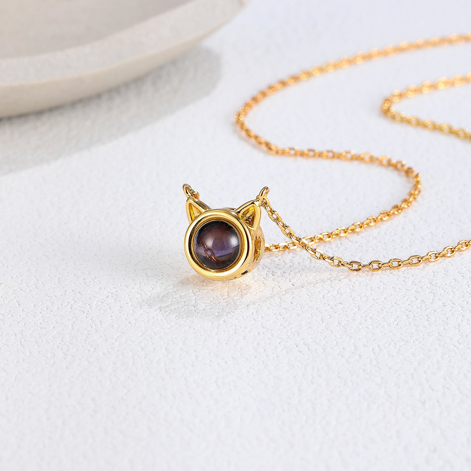 “Custom cat lover photo projection jewelry by Phomora”