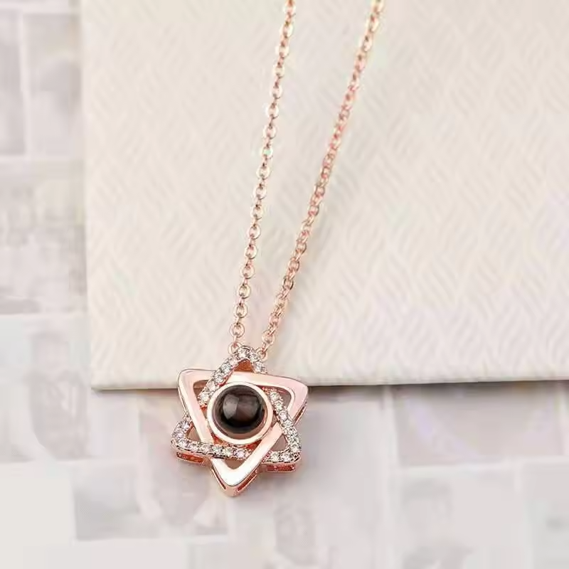 Star shaped personalized projection photo necklace by Phomora