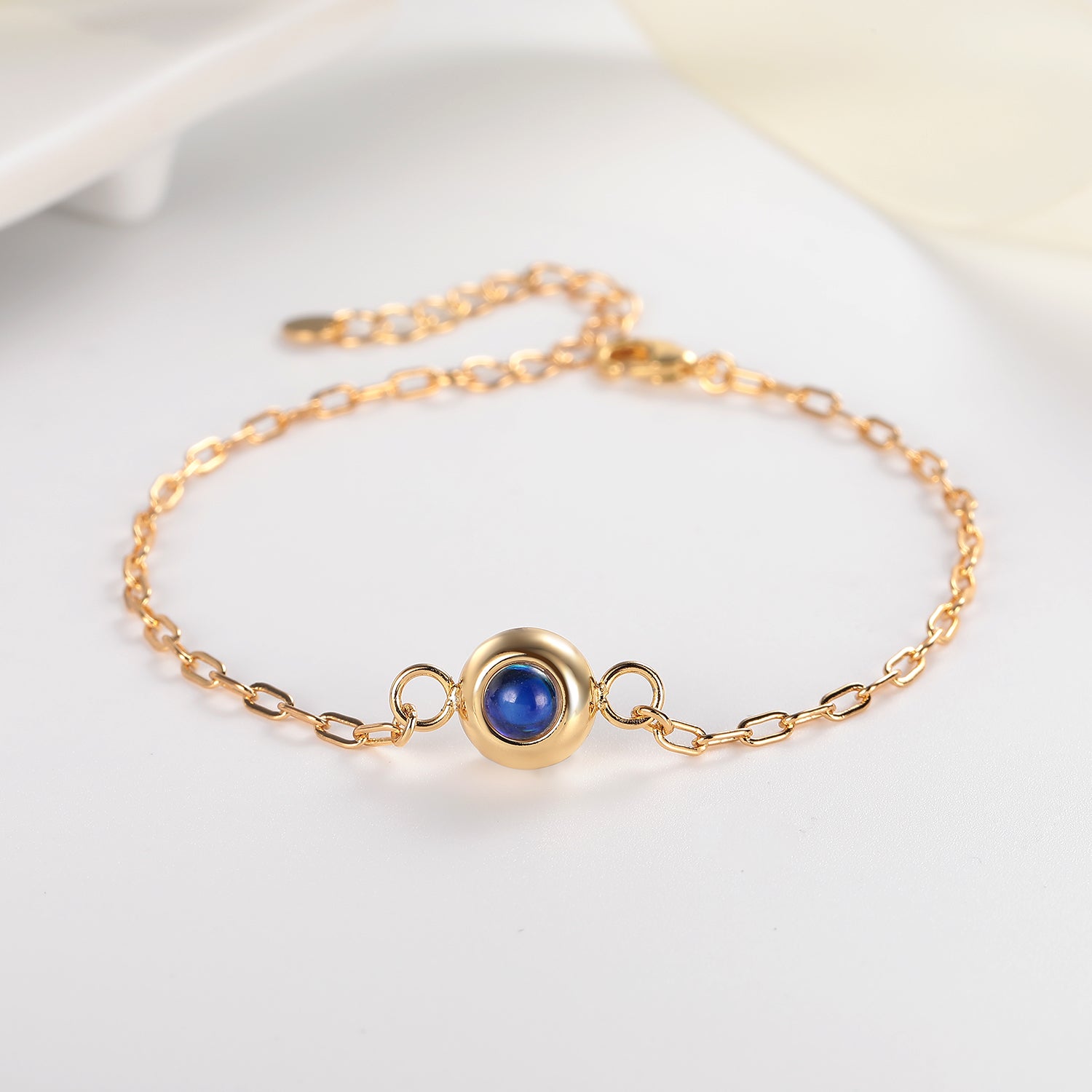 Elegant cable chain bracelet customized with hidden photo