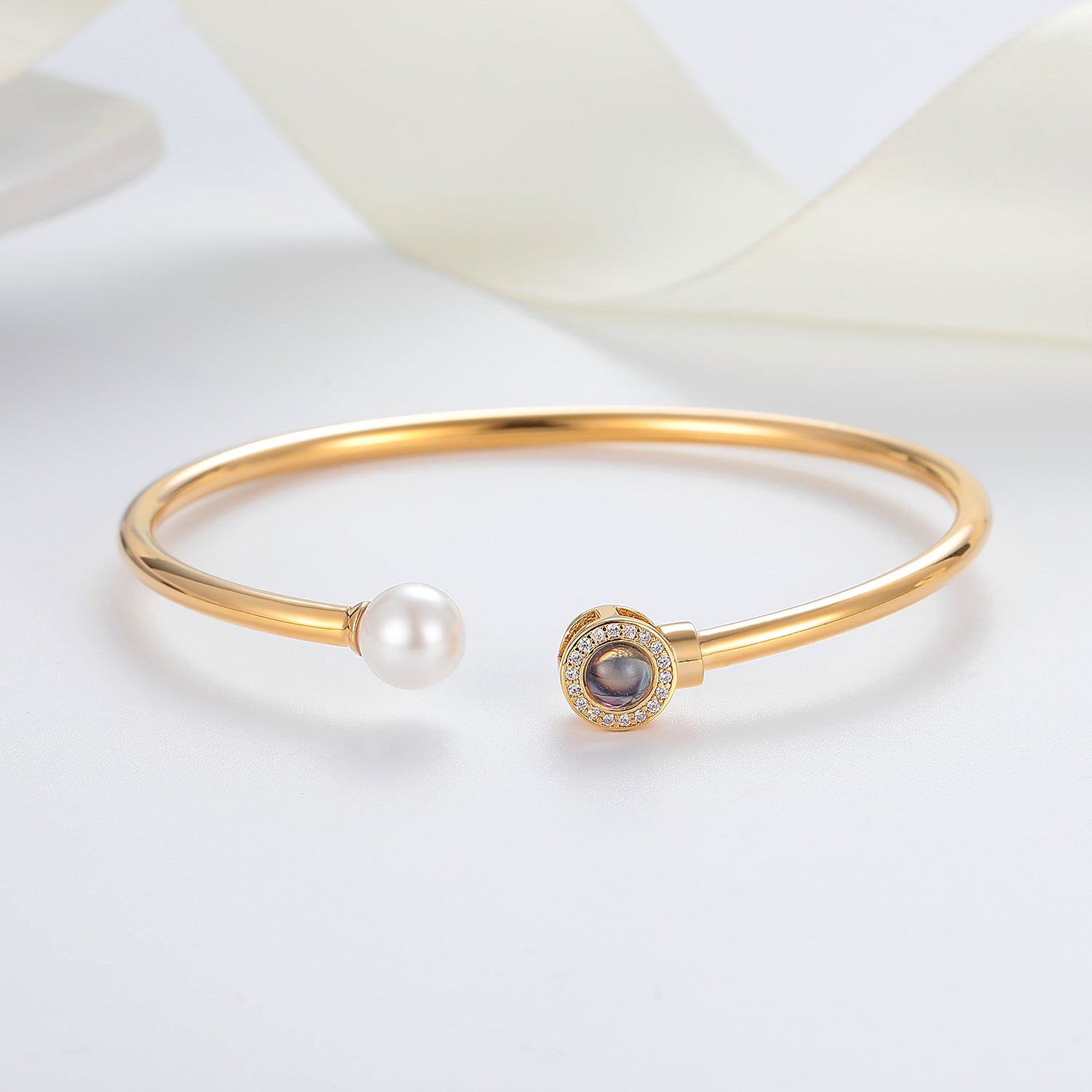 Illuminated Elegance Pearl Projection Photo Bracelet